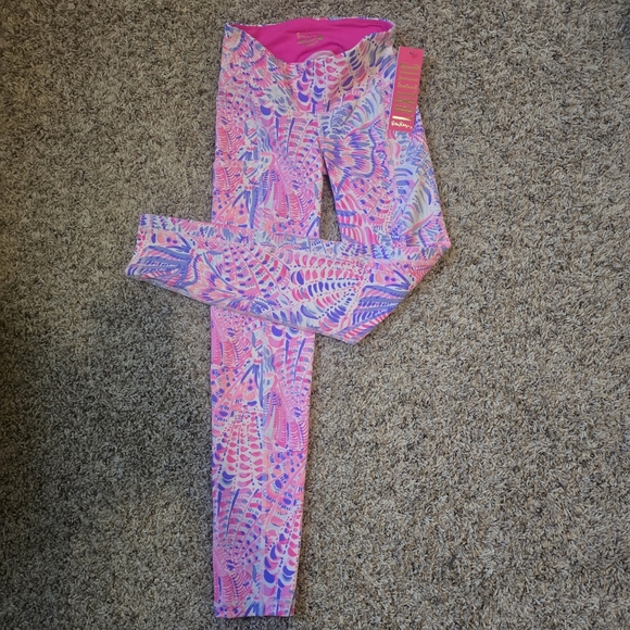 Lilly Pulitzer Weekender Lux Athletic Capris - Picture 2 of 9